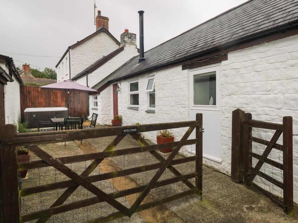 The Barn At Waunlippa Villa Narberth Exterior photo